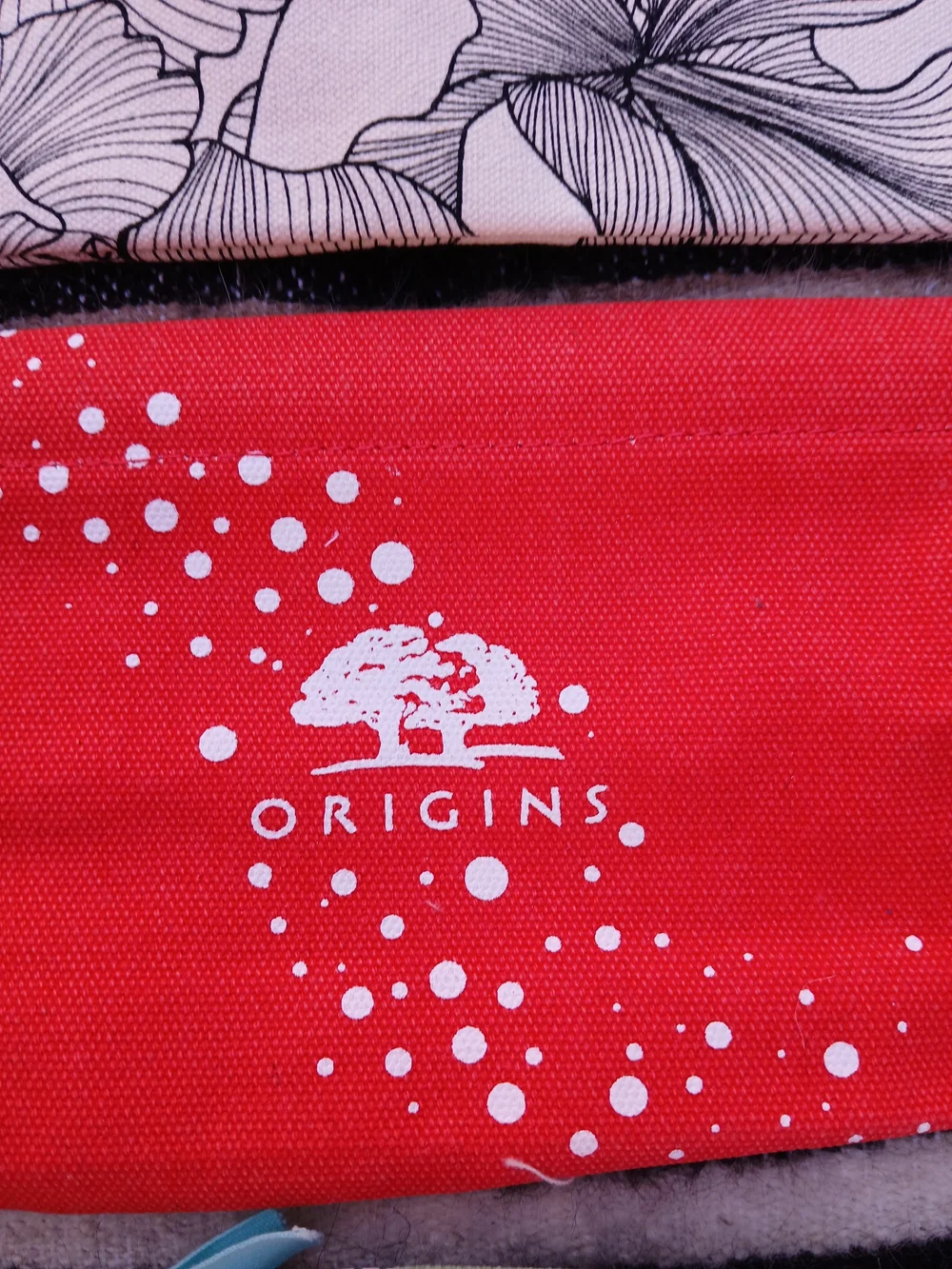 Origins Cosmetic Pouch Set Of 3 - Red, Green, Black/White